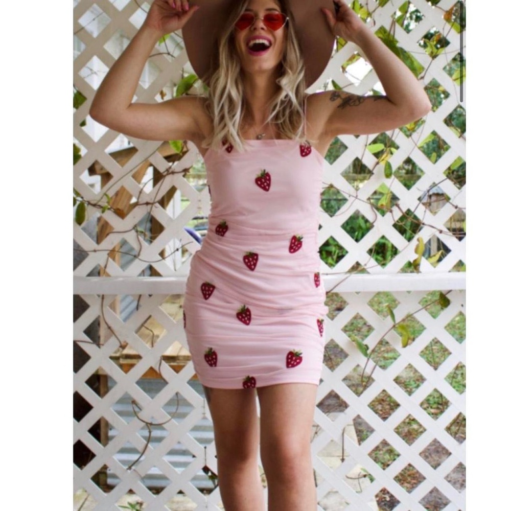 Rue21 pink strawberry ruched bodycon mini dress women’s size L